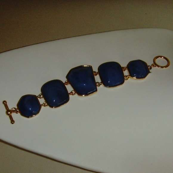 Kenneth Jay Lane Lucite and Gold-Tone Bracelet - Picture 6 of 9